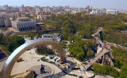 Землю под «мостом Кличко» планировали застроить отелем и развлекательными комплексами