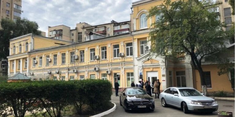 офисное здание на Печерске возле метро Арсенальная картинка