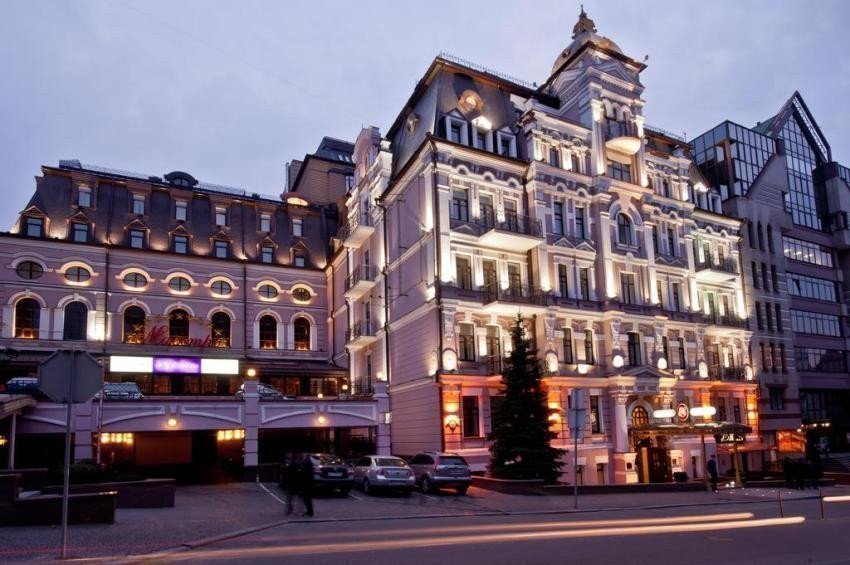 Компания Эста Холдинг продает отель Опера картинка