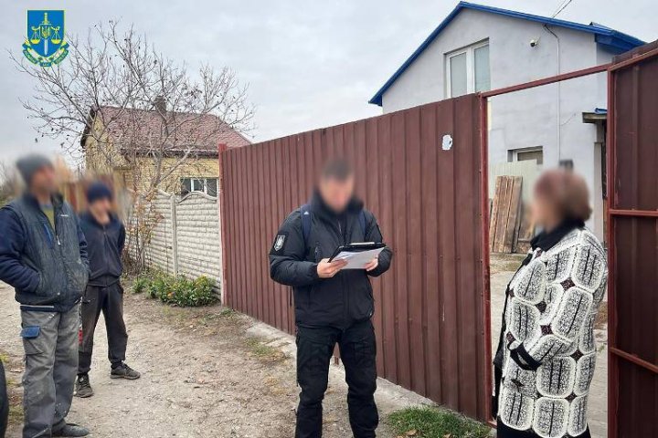 На Дніпропетровщині військові замість служби будували будинки фото