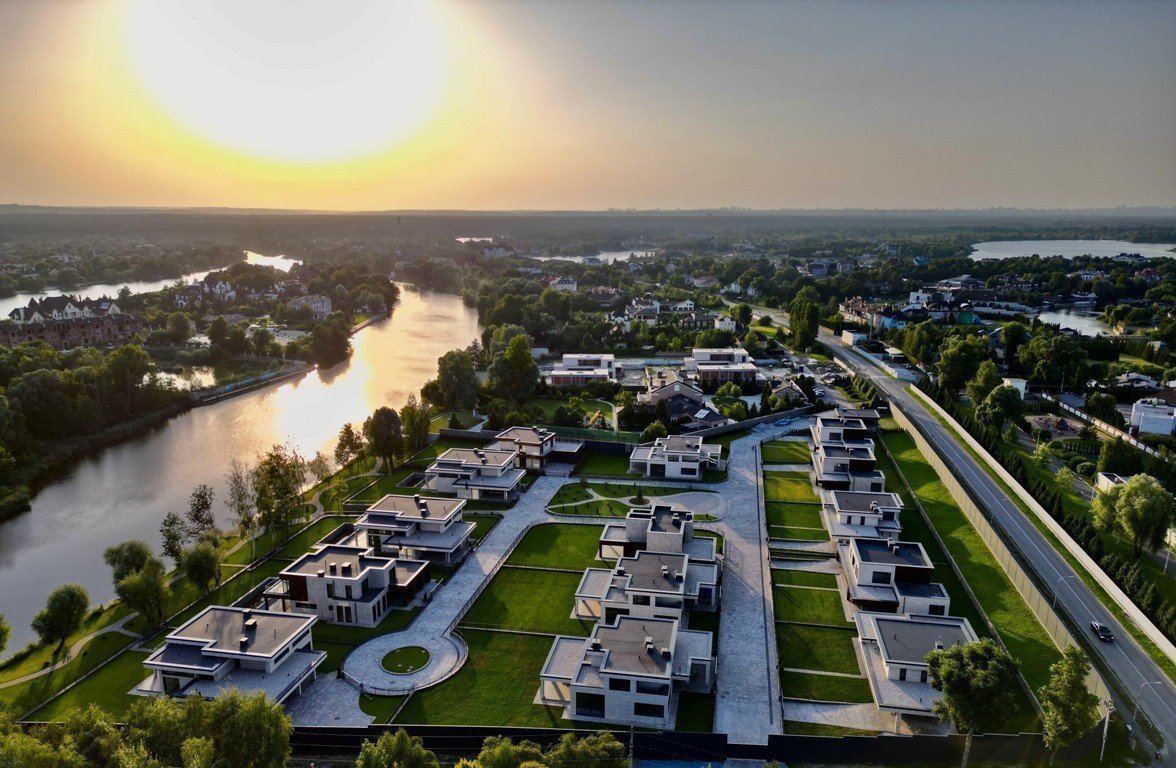 Фото: Котеджне містечко DAMBA RIVER PARK