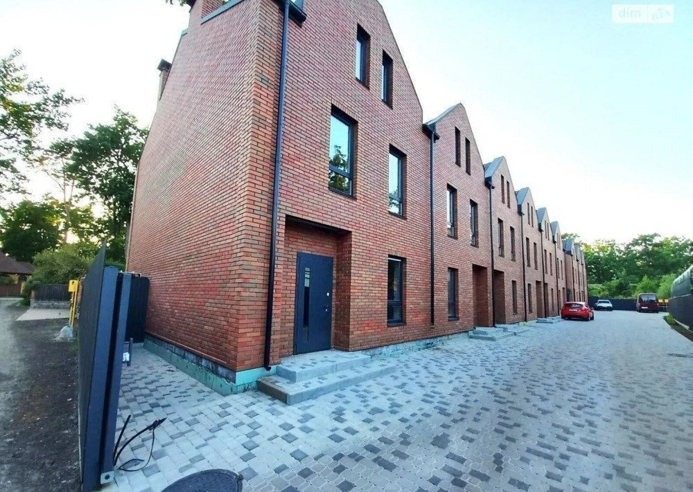 Фото: Таунхауси на Яснополянській